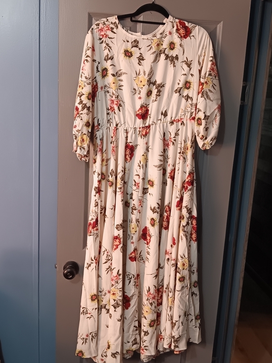 Dresses & Skirts - Women's Cream Floral Maxi Dress with Puff Sleeves